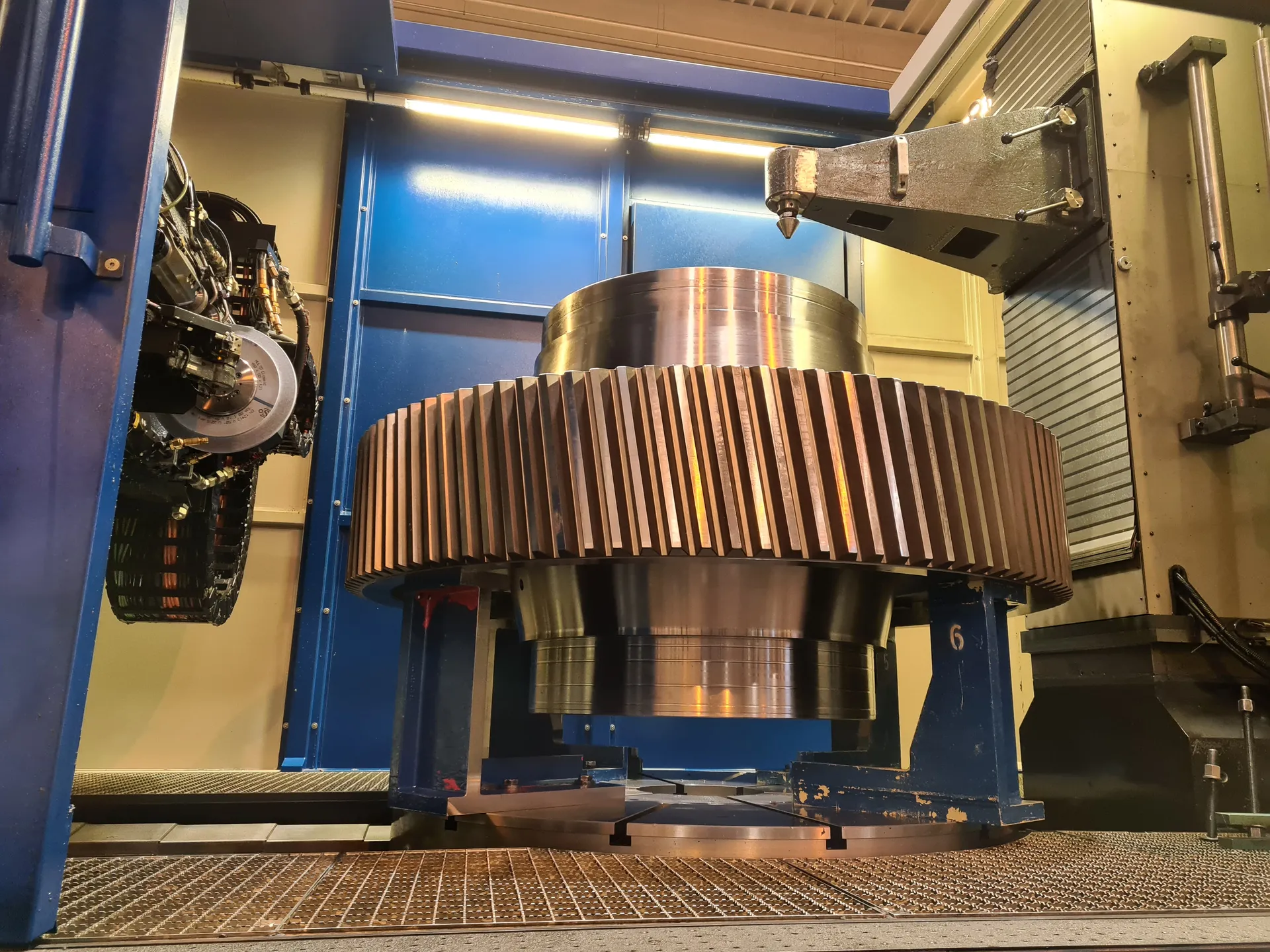 Rapid 2500 (Zahnrad- u. Ritzelwellenschleifmaschine)